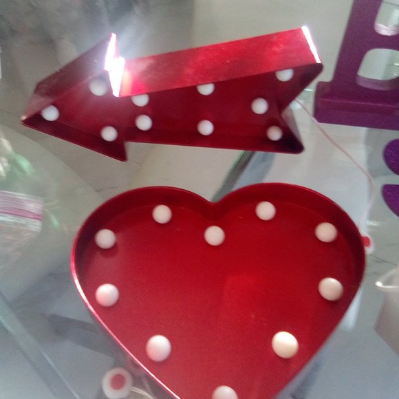 Valentine s lighted arrow and heart - Picture 1 of 1